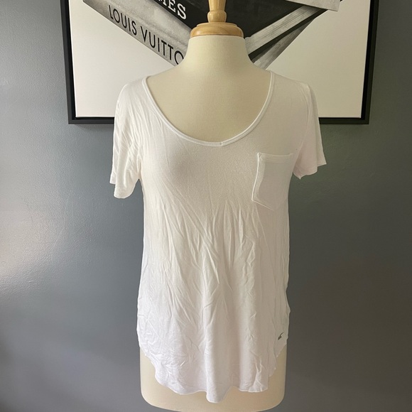 Hollister T-Shirts - Picture 6 of 10